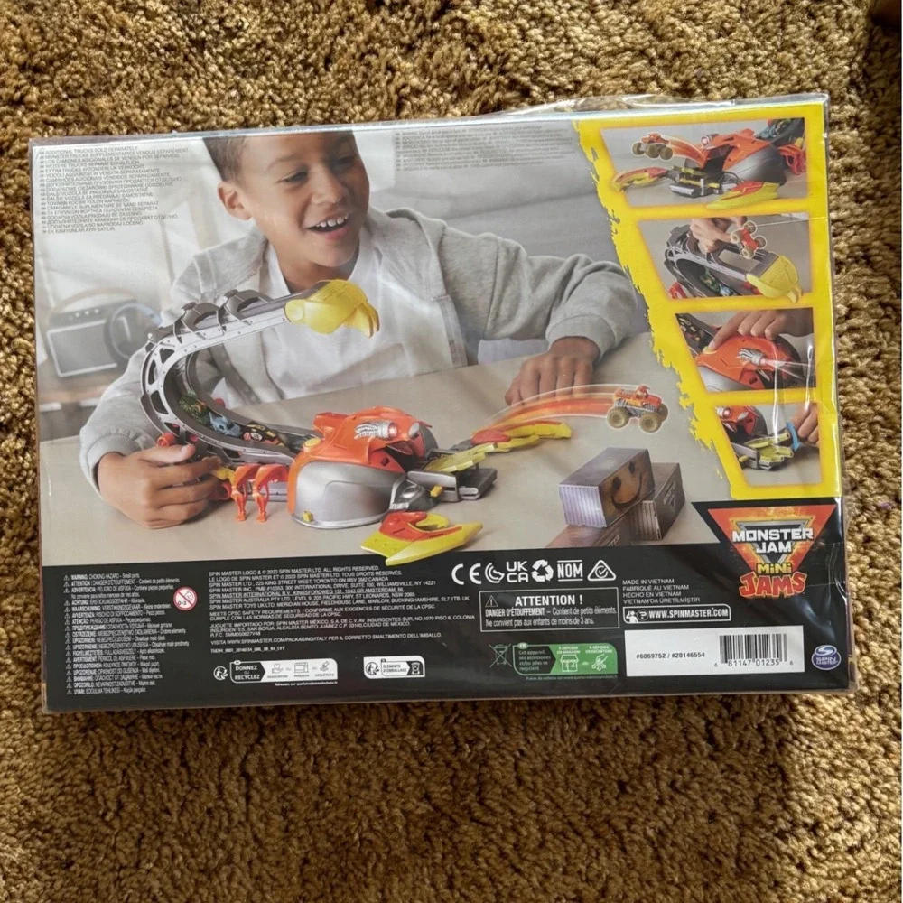 Monster Jam Mini Jams Venom Velocity Scorpion Playset El Toro Loco Exclusive NEW